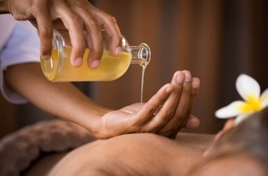 Kräuterstempel-Massage
